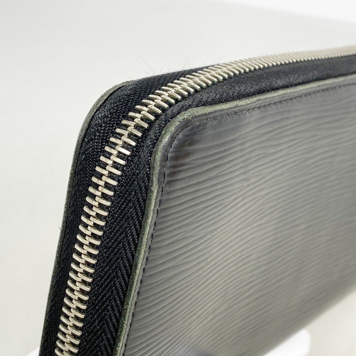 Louis Vuitton Wallet Epi Zippy Noir — view 6