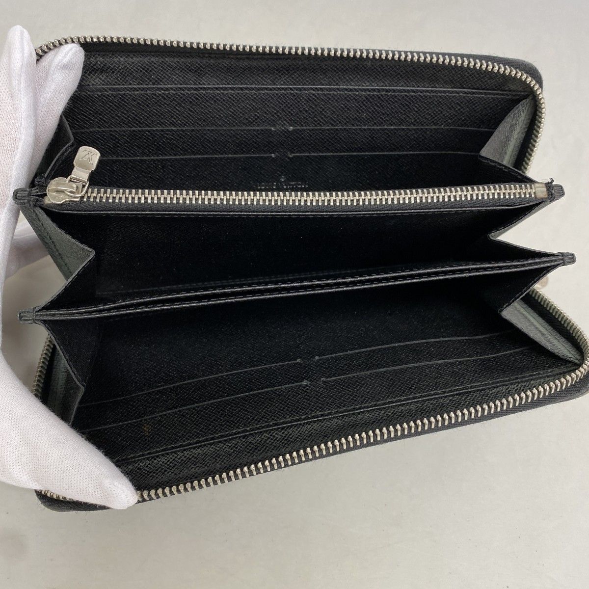 Louis Vuitton Wallet Epi Zippy Noir — view 3
