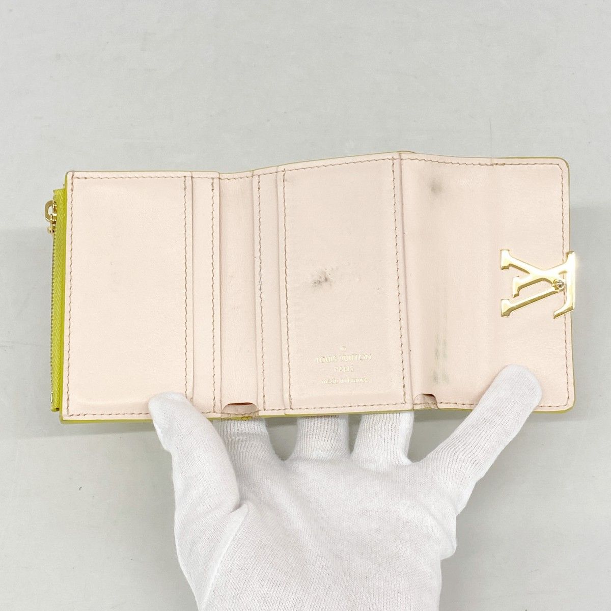 Louis Vuitton Tri Foldwallet Portefeuille Capucines XS Wallet — view 3