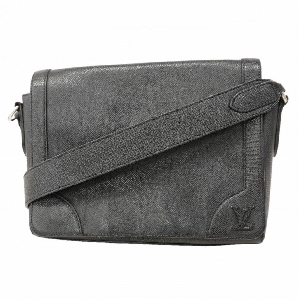 Louis Vuitton Shoulder Bag Taiga New Flap Messenger Noir