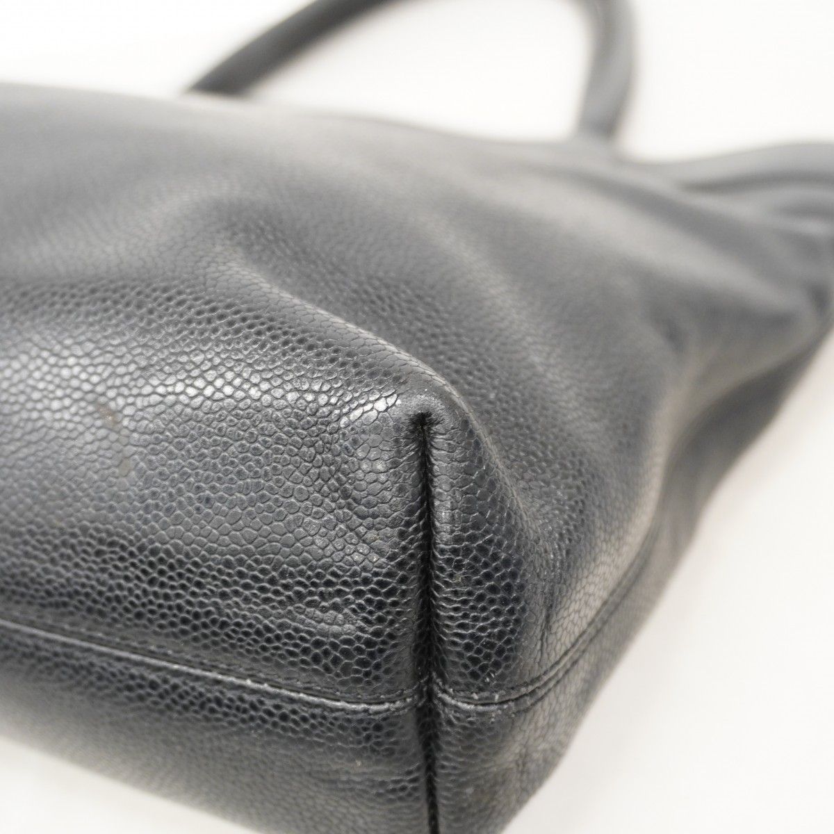 Chanel Tote Caviar Leather Black Gold — view 6