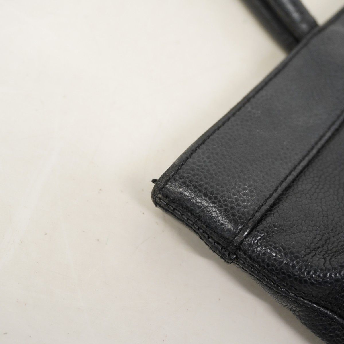 Chanel Tote Caviar Leather Black Gold — view 9