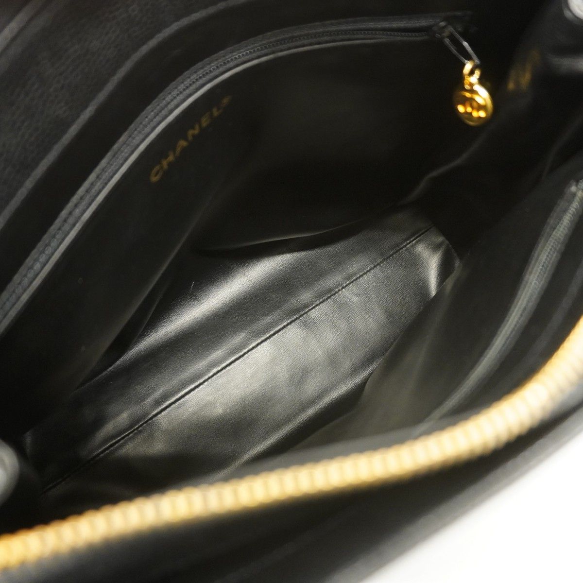 Chanel Shoulder Bag Caviar Leather Black Gold — view 4