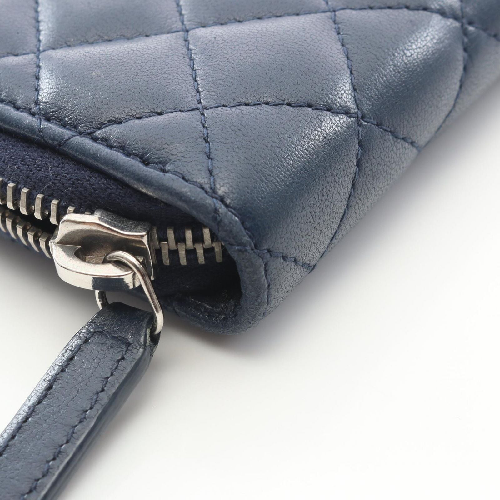 Chanel Coin Case Quilted Navy Lambskin — view 8