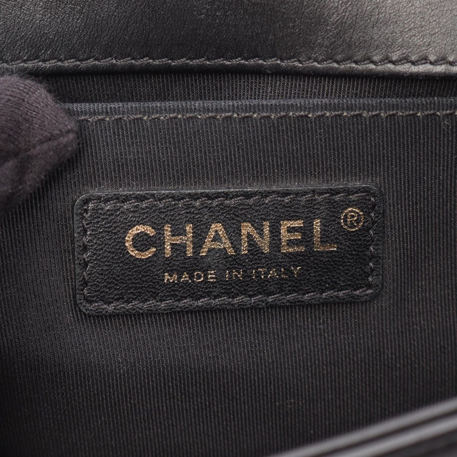 Chanel Shoulder Bag Boy Small Blanc Stitch Black Lambskin Boy Mini Chain — view 4