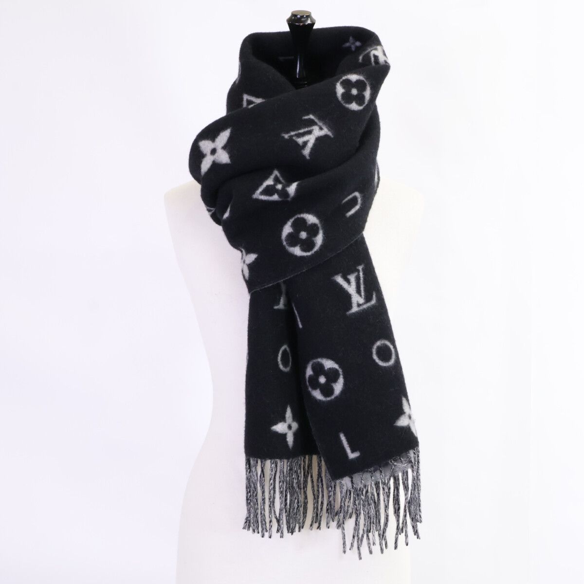 Louis Vuitton Scarf Black — view 6