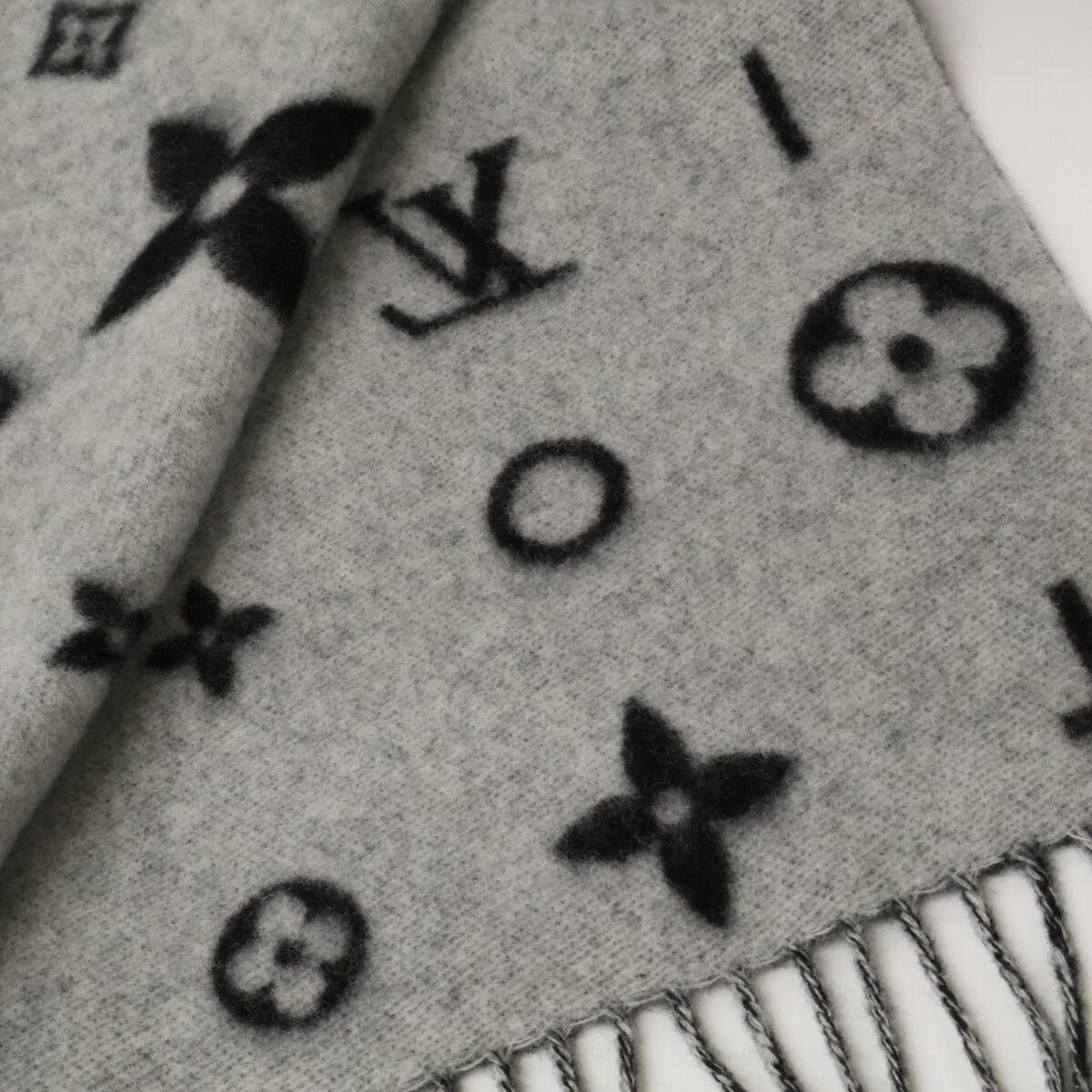 Louis Vuitton Scarf Black — view 4