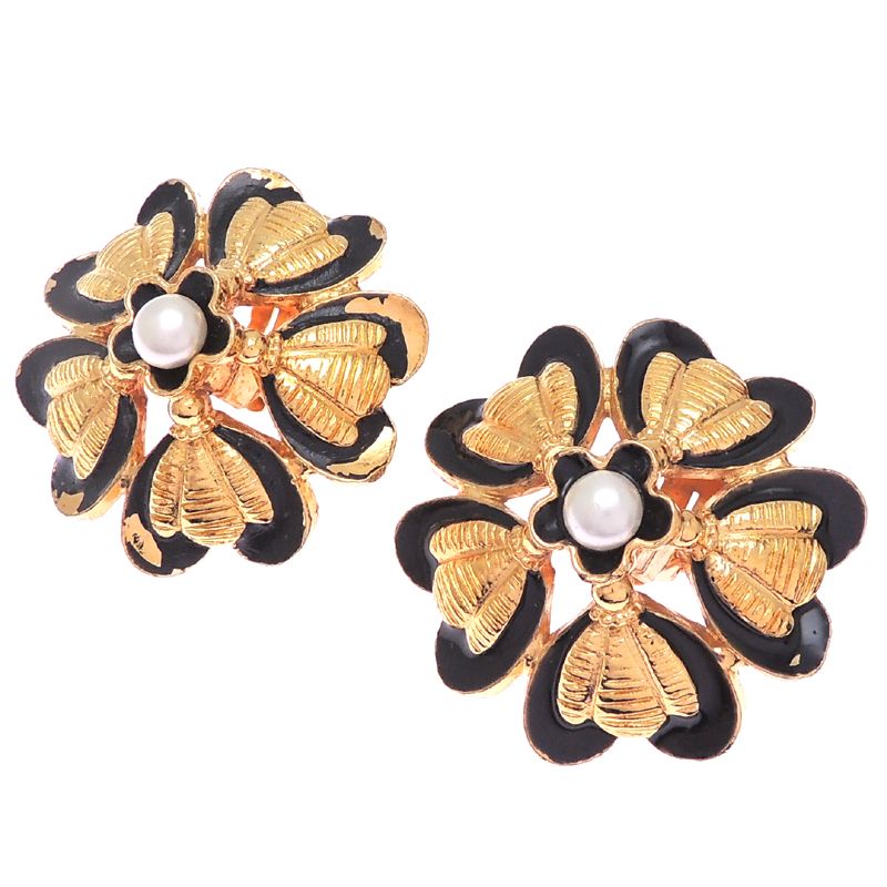 Chanel Earrings Gold — view 2