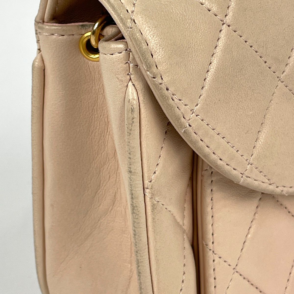 Chanel CC Logo Chain Shoulder Bag Quilted Leather Beige — view 4