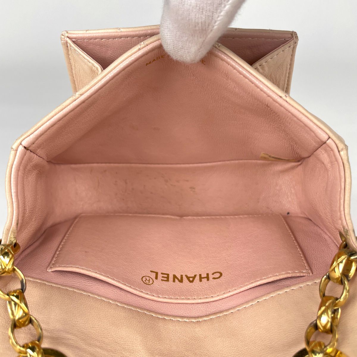Chanel CC Logo Chain Shoulder Bag Quilted Leather Beige — view 9