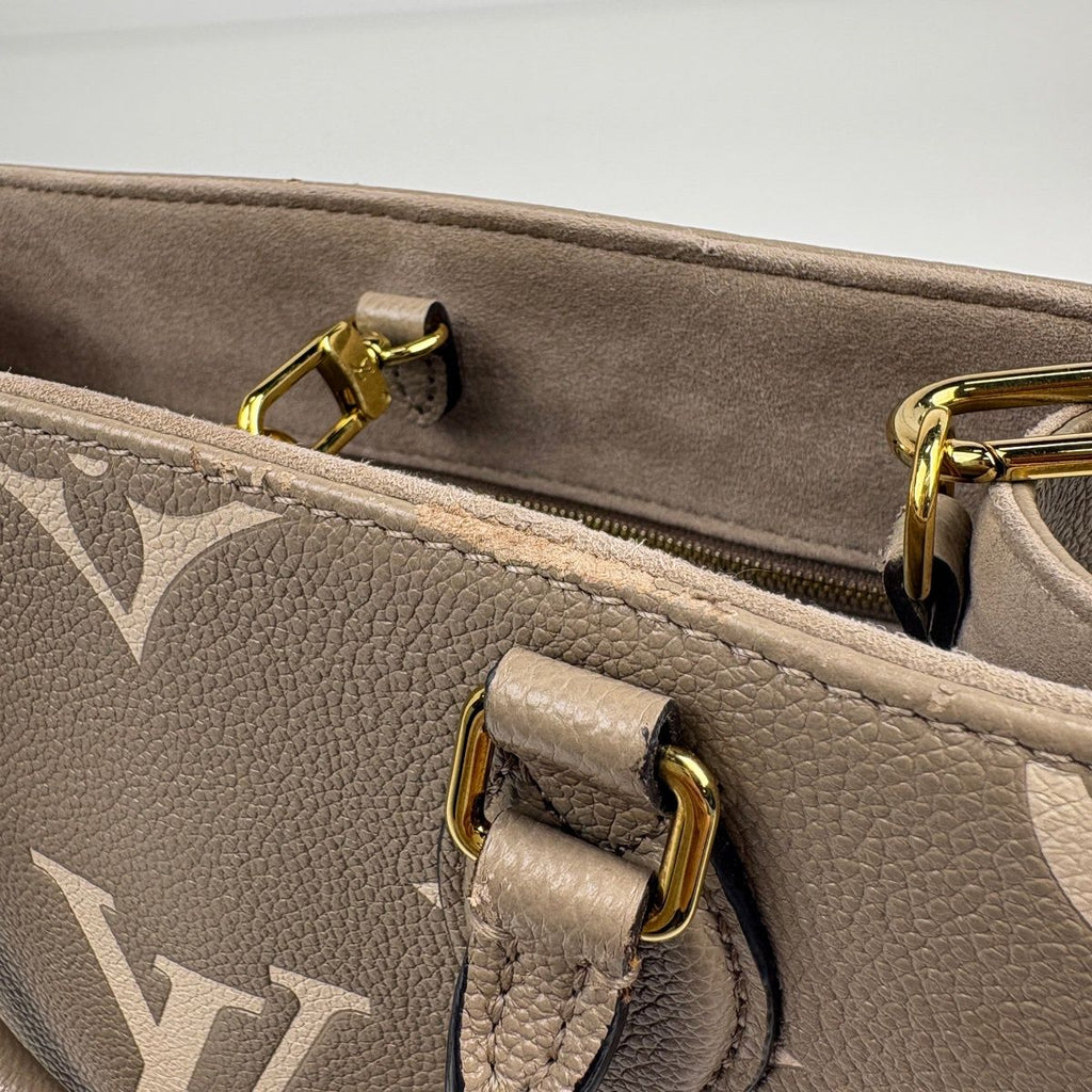 Louis Vuitton On The Go PM 2-Way Shoulder Bag Monogram Giant Bicolor Empreinte — view 5