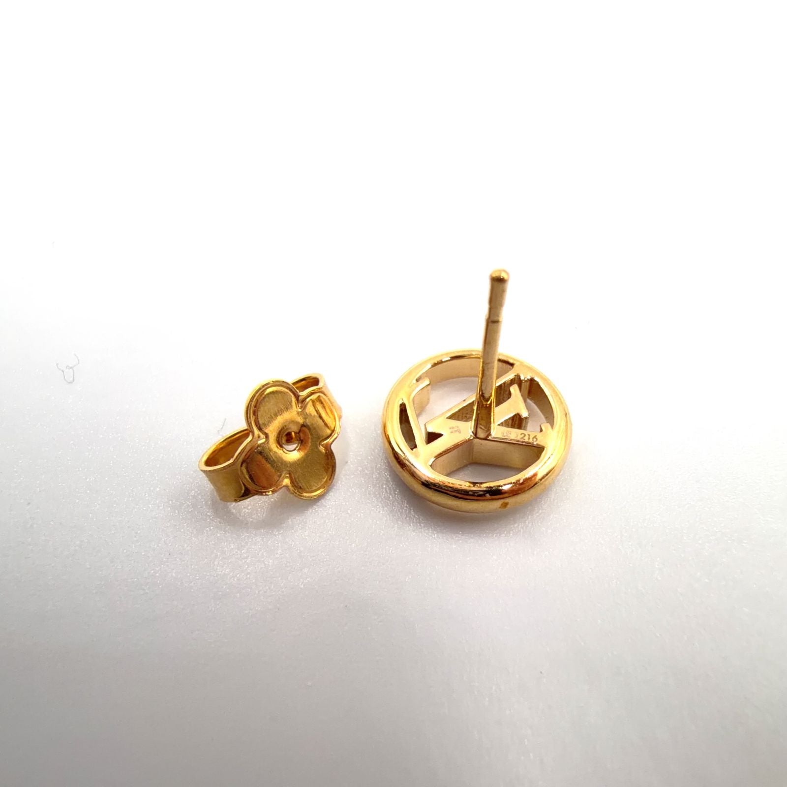 Louis Vuitton Book Redeille Cles Easy in Rock Metal Gold Earrings — view 8