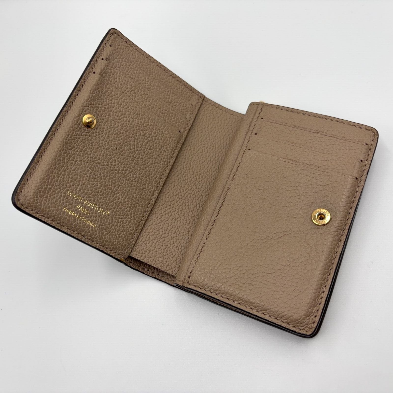 Louis Vuitton Portefeuille Clair Leather Beige Bifold Wallet Gold — view 3