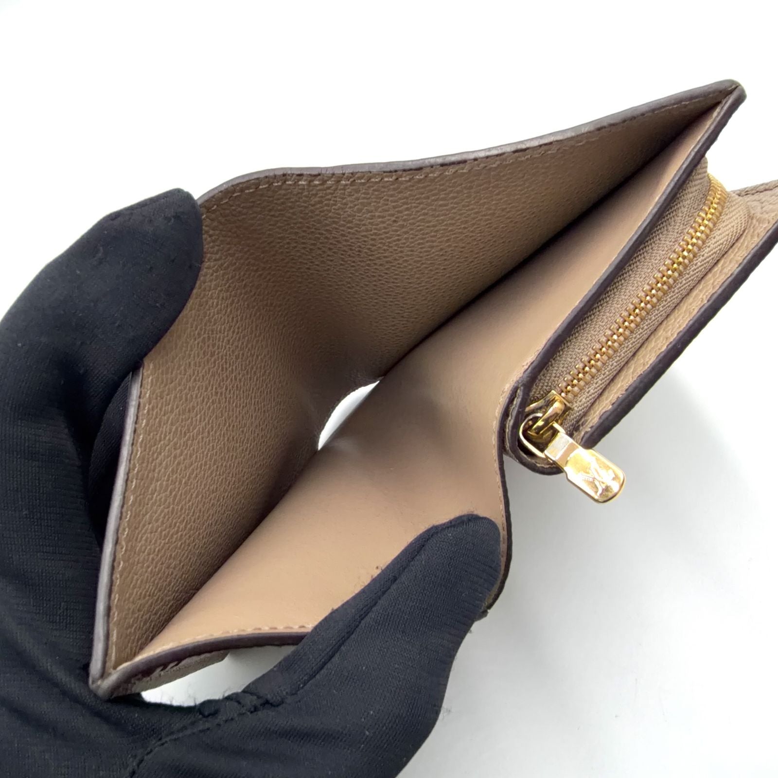 Louis Vuitton Portefeuille Clair Leather Beige Bifold Wallet Gold — view 5