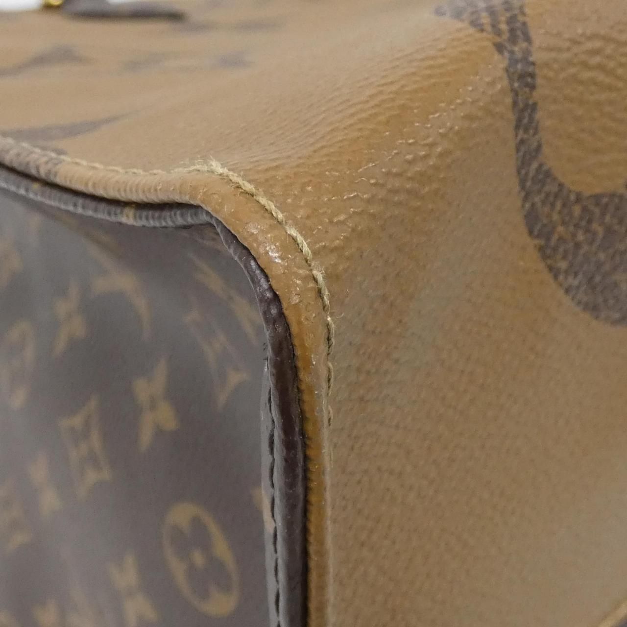 Louis Vuitton Monogram Giant On The Go GM — view 3