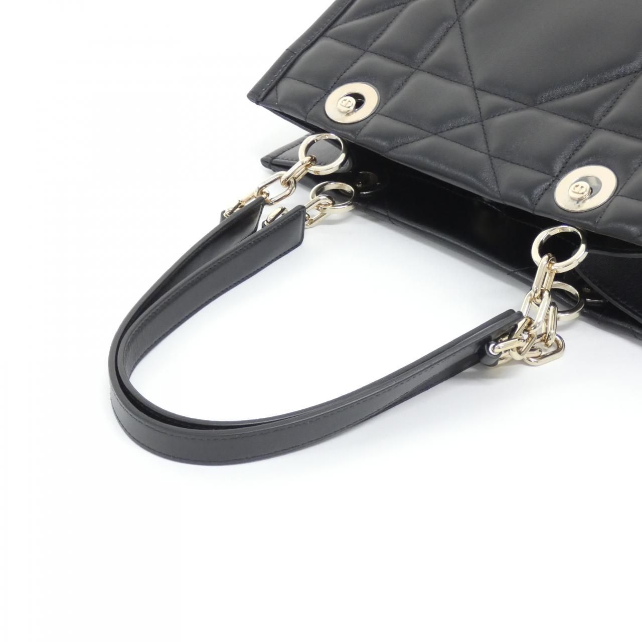 Dior Essential Small — view 5