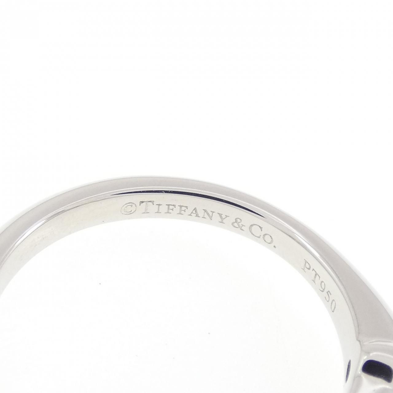 Tiffany & Co Classic Solitaire Ring — view 4