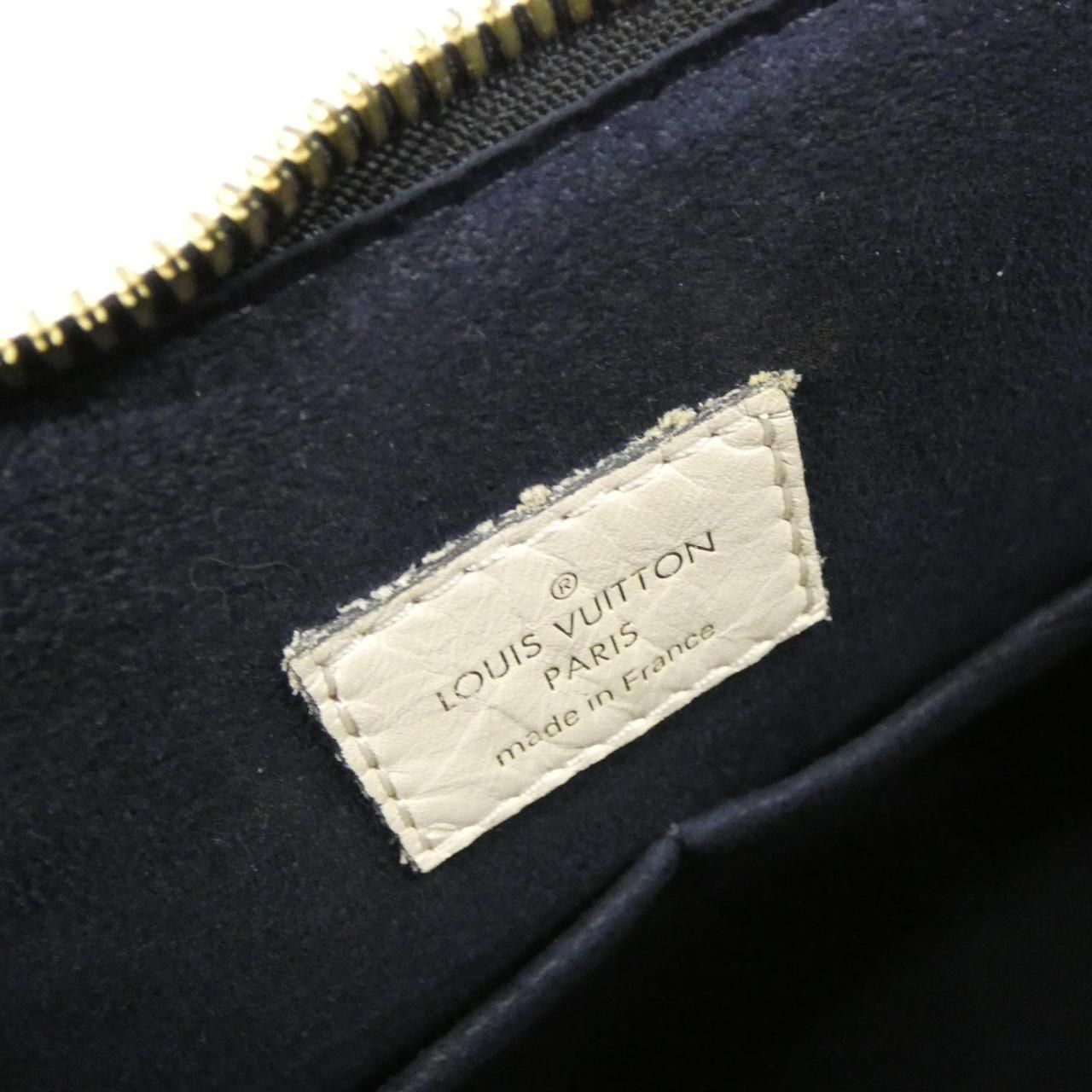 Louis Vuitton Monogram Roulis Tote — view 8