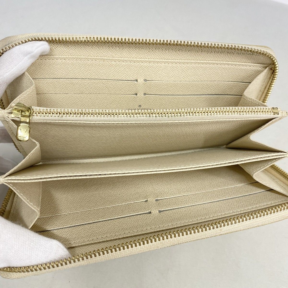 Louis Vuitton Wallet Damier Azur Zippy White — view 3