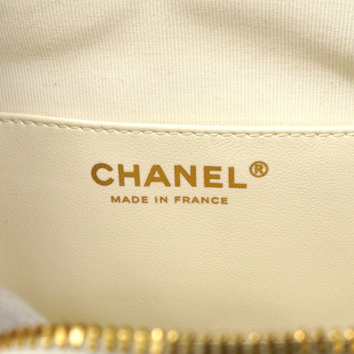 Chanel Shoulder Bag Quilted Lambskin White Champagne Gold — view 5