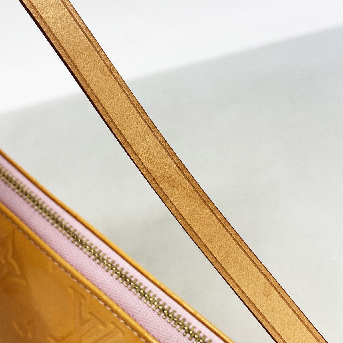 Louis Vuitton Pouch Vernis Lexington Marshmallow Pink — view 7
