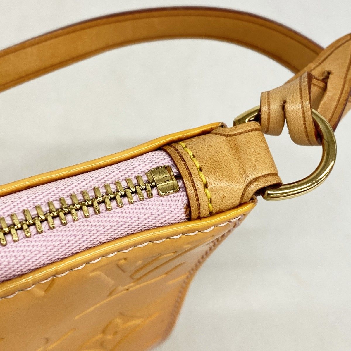 Louis Vuitton Pouch Vernis Lexington Marshmallow Pink — view 8