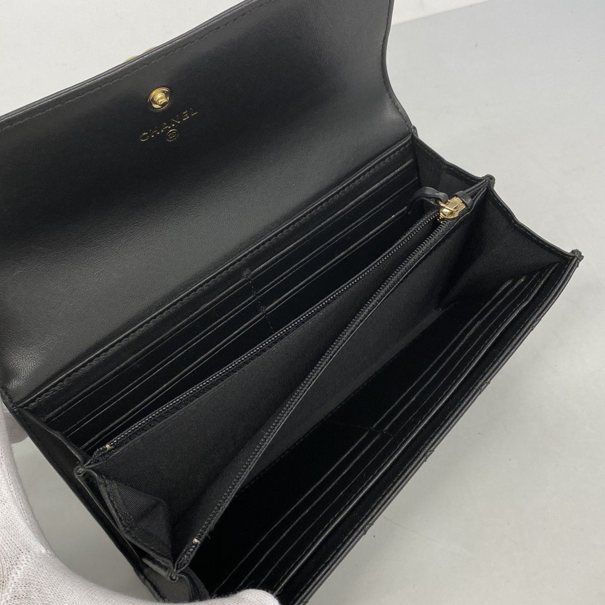 Chanel Wallet Boy Lambskin Black Gold — view 3