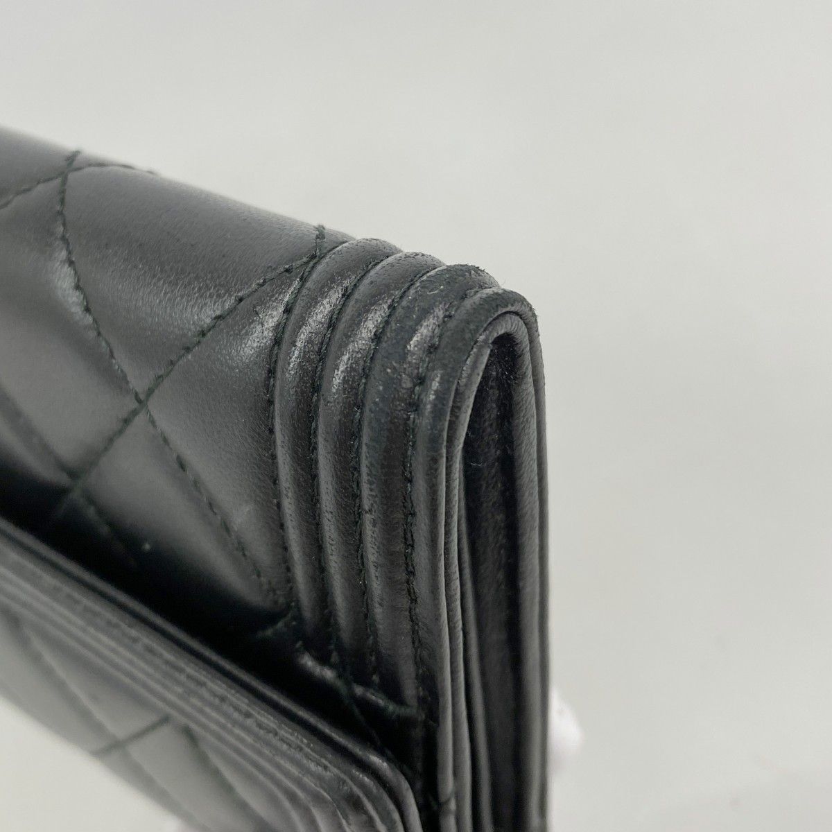 Chanel Wallet Boy Lambskin Black Gold — view 5