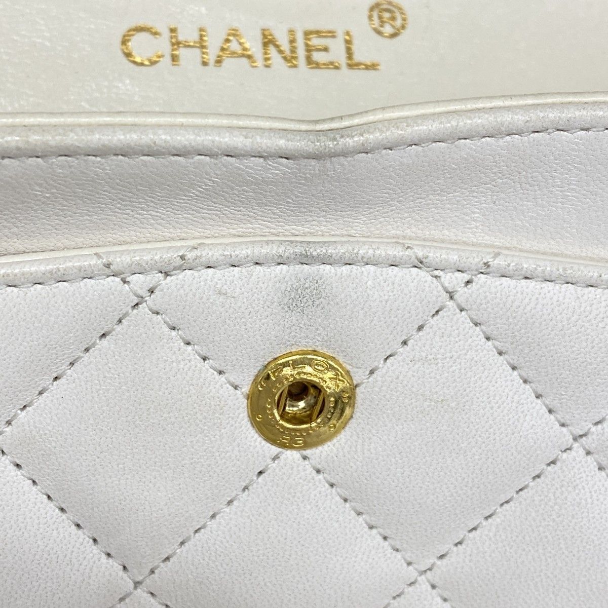 Chanel Shoulder Bag Quilted Lambskin White Gold — view 8