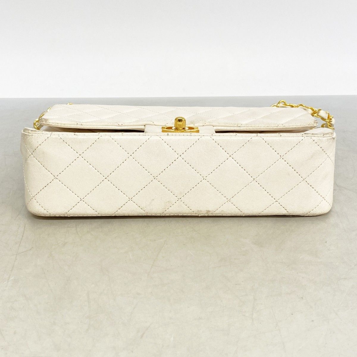 Chanel Shoulder Bag Quilted Lambskin White Gold — view 3