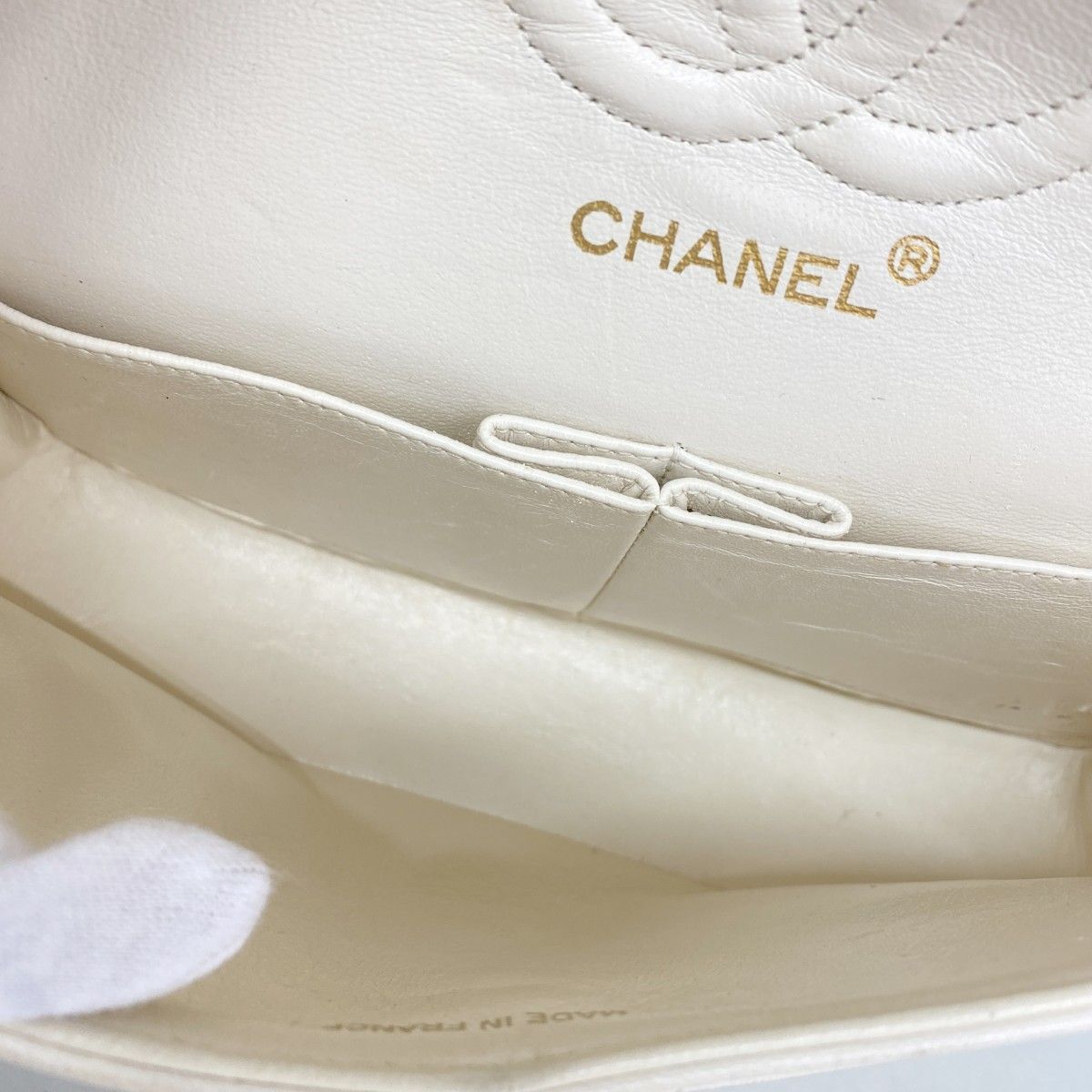 Chanel Shoulder Bag Quilted Lambskin White Gold — view 4
