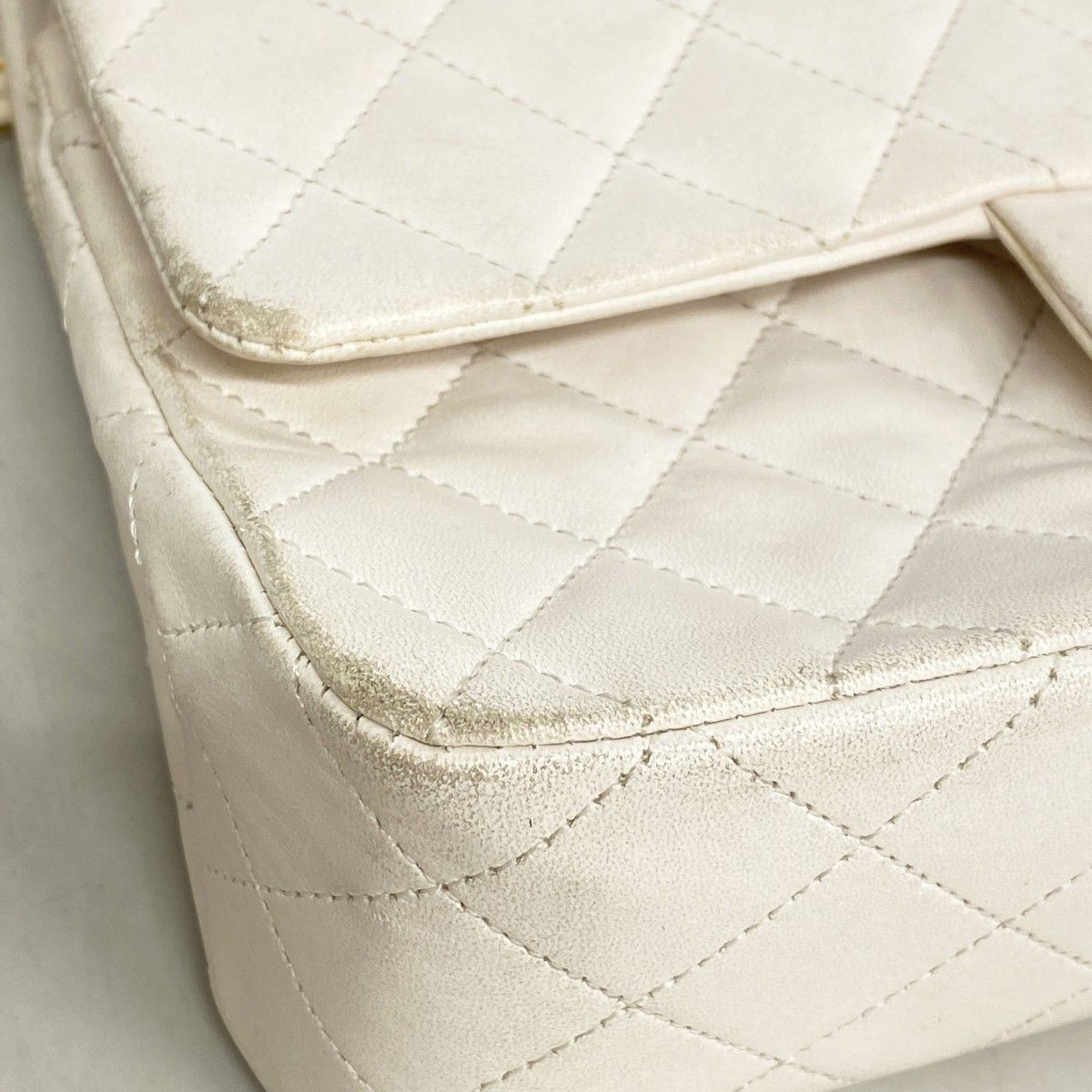 Chanel Shoulder Bag Quilted Lambskin White Gold — view 6