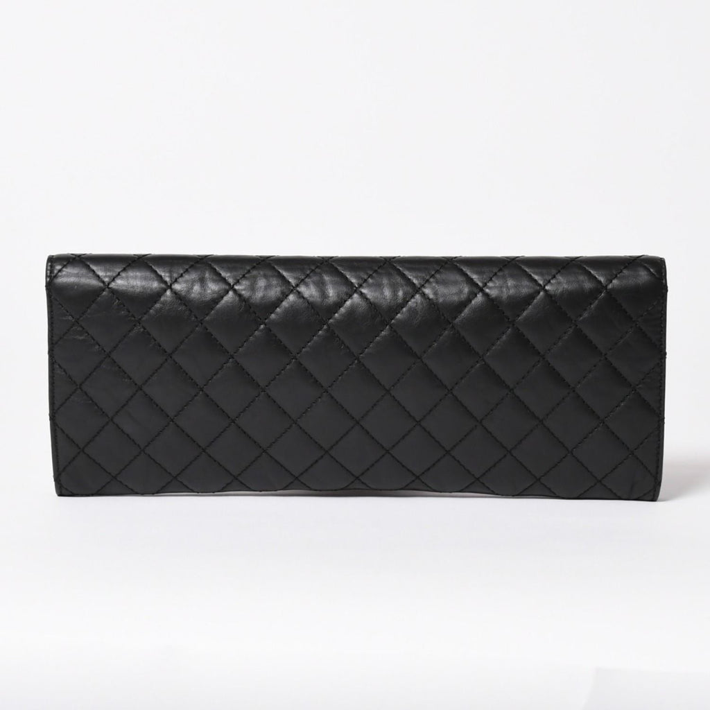 Chanel Metiers D'art Collection Clutch CC Logo Aged Calfskin Black — view 2