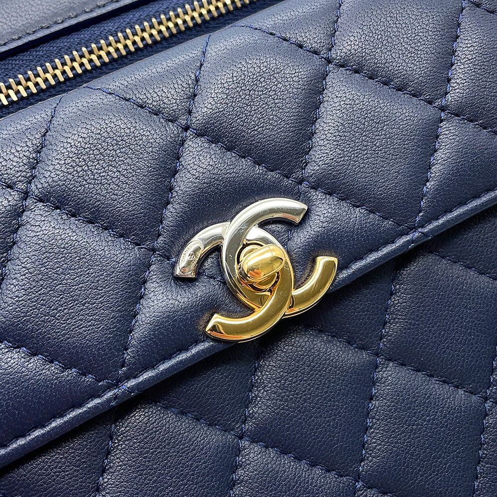 Chanel Chain Shoulder Bag Quilted CC Logo Lambskin — view 9