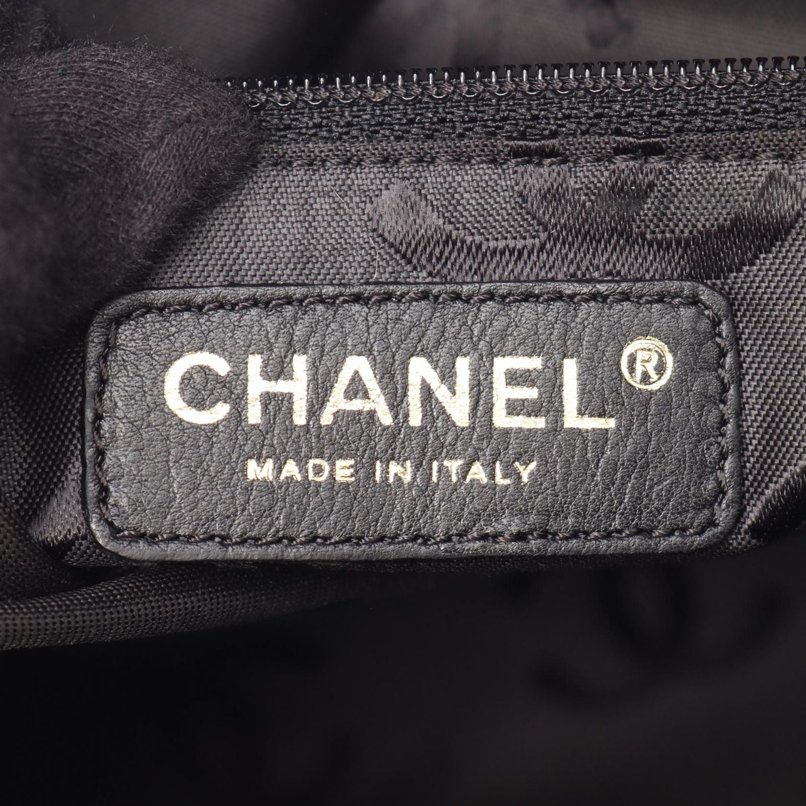 Chanel Handbag CC Logo Black Caviar Leather — view 4