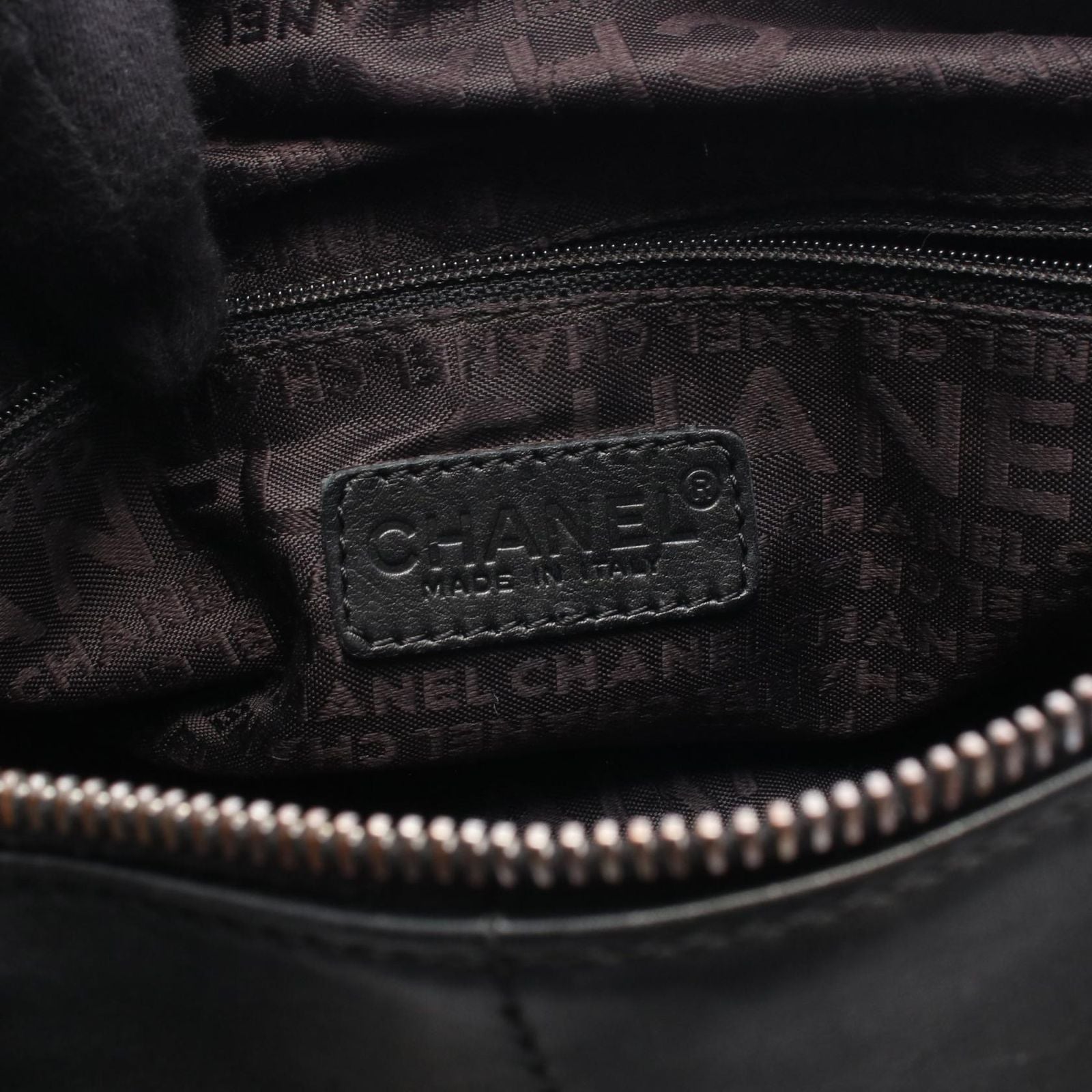 Chanel Tote Choco Bar Black Lambskin Mini — view 4