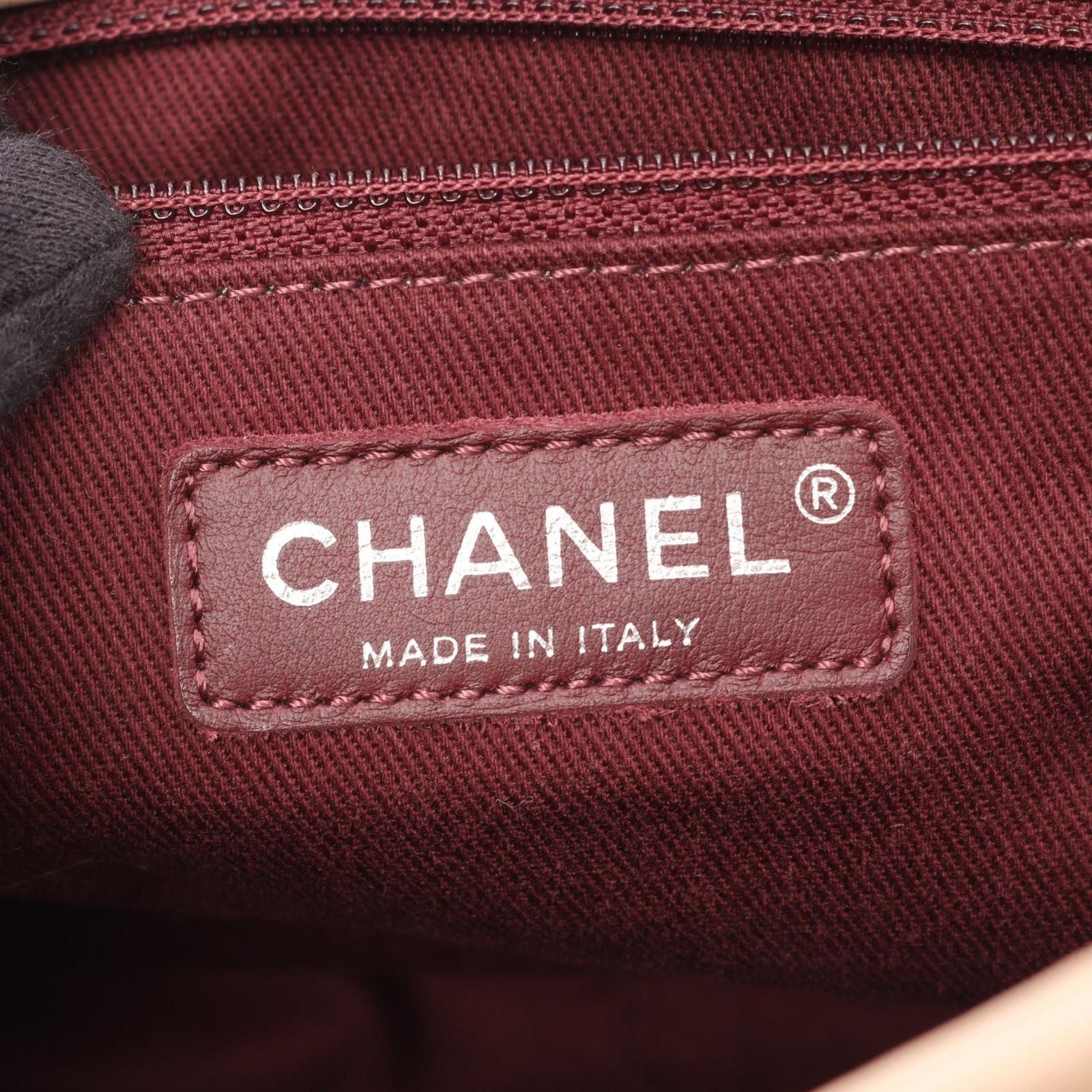 Chanel Shoulder Bag Quilted Beige Leather CC Logo Chain — view 4