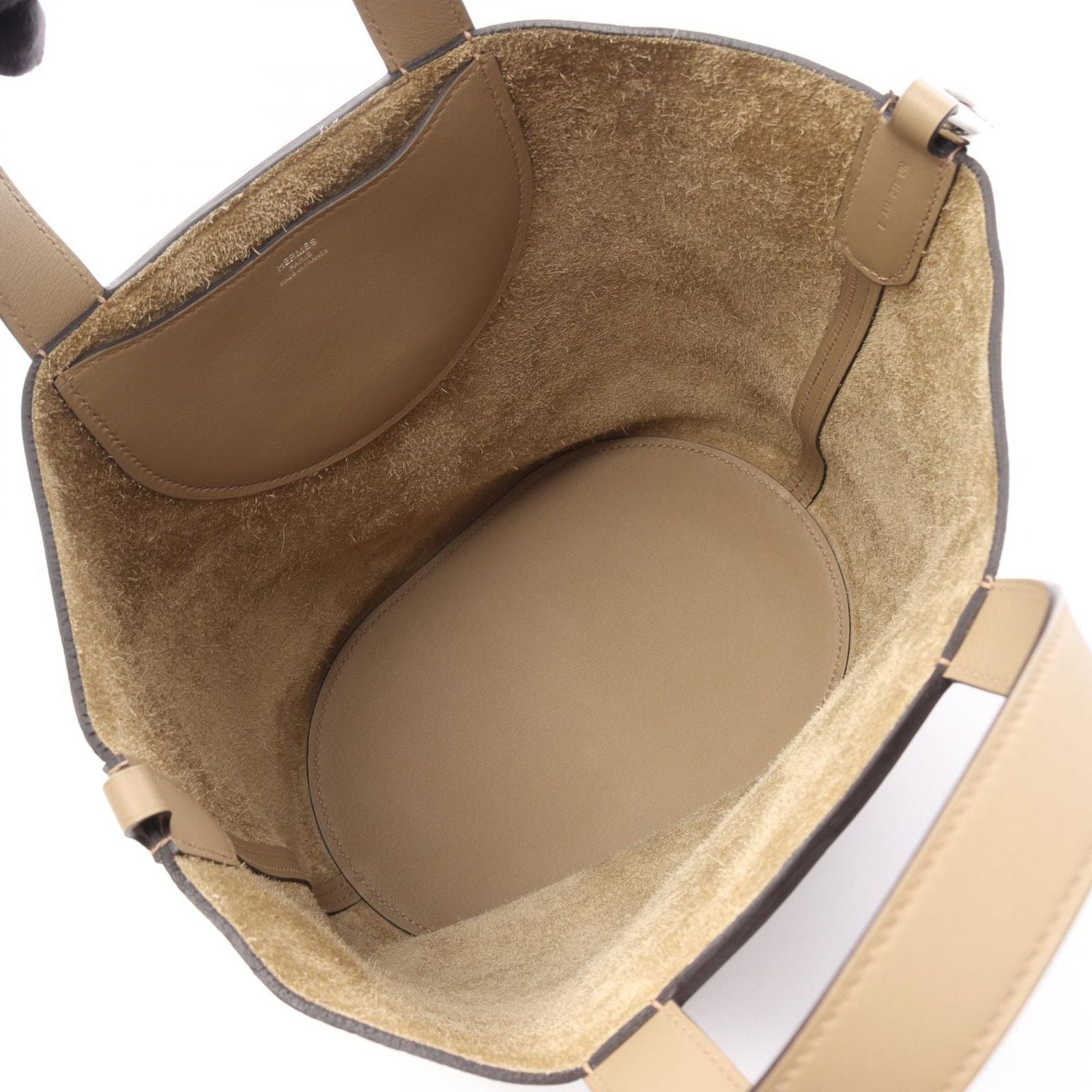 Hermes Handbag in the Loop 23 Beige Marfa Leather Calf in — view 3