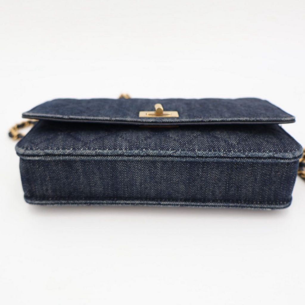 Chanel Wallet with Chain 2.55 Denim — view 3