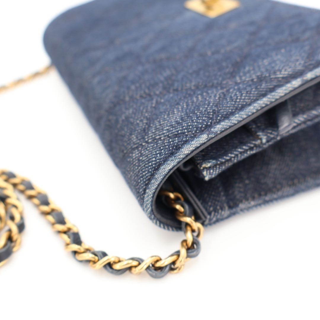 Chanel Wallet with Chain 2.55 Denim — view 7