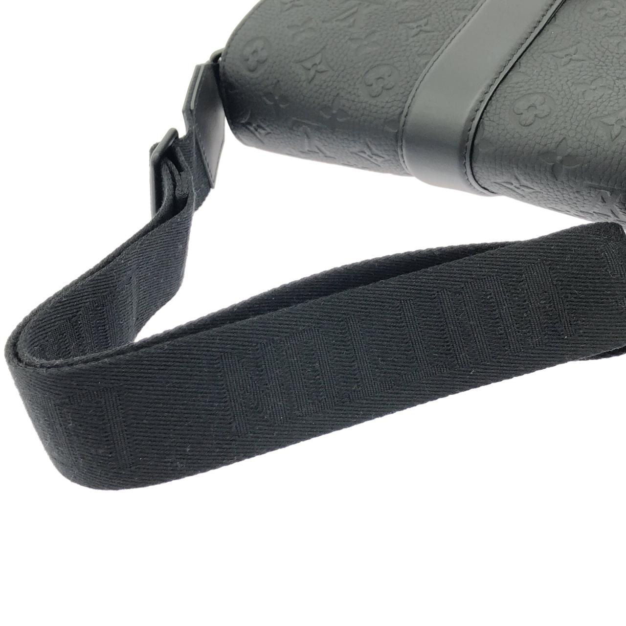 Louis Vuitton Taurillon Monogram S Cape Messenger Shoulder — view 7