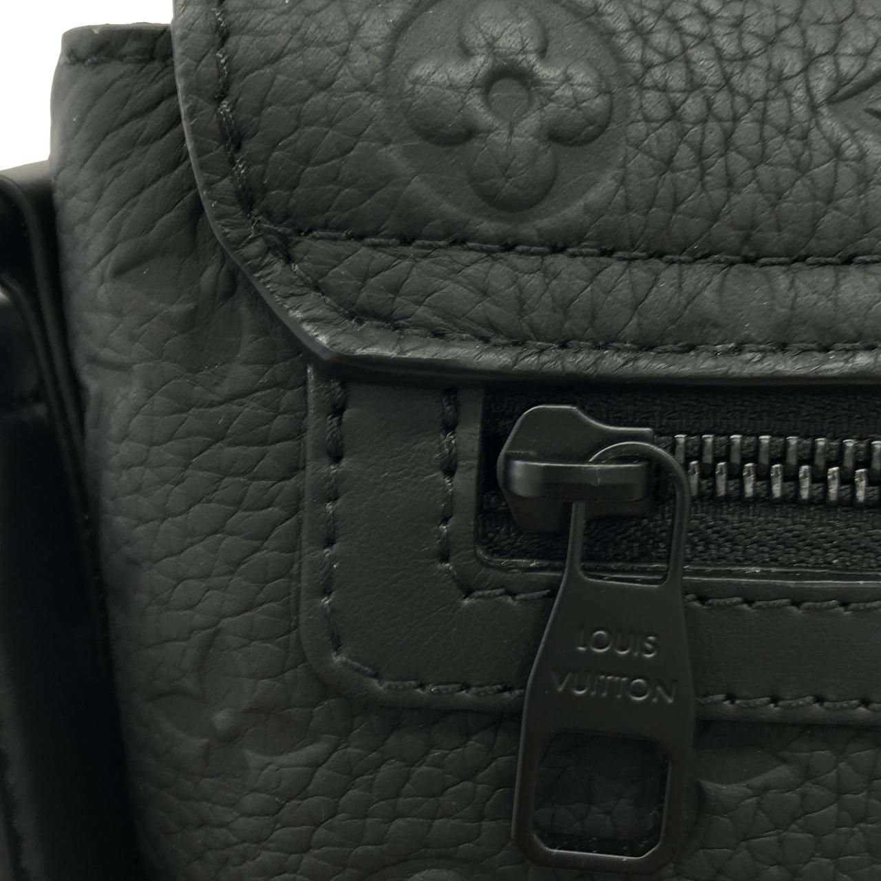 Louis Vuitton Taurillon Monogram S Cape Messenger Shoulder — view 6