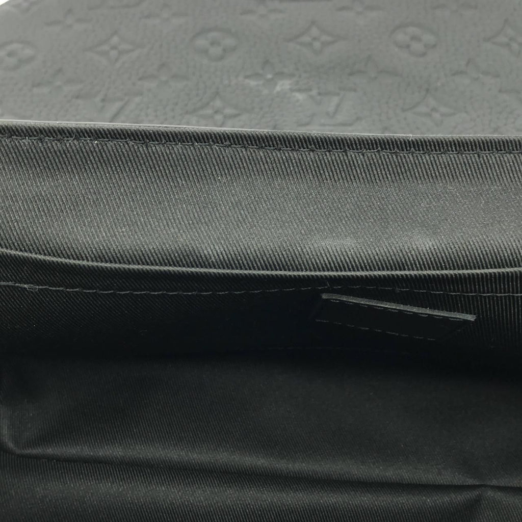 Louis Vuitton Taurillon Monogram S Cape Messenger Shoulder — view 9