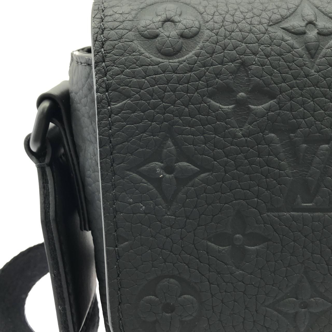 Louis Vuitton Taurillon Monogram S Cape Messenger Shoulder — view 4