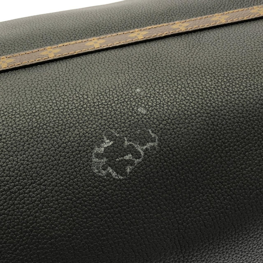 Louis Vuitton Shoulder Bag GM — view 4