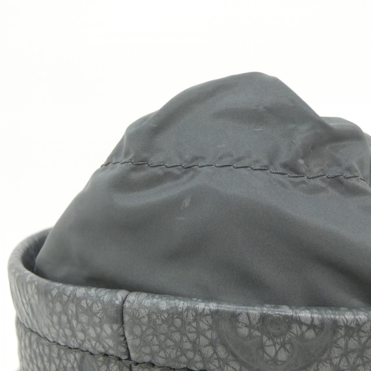 Louis Vuitton Chalk Pouch — view 4