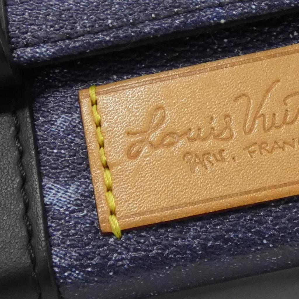 Louis Vuitton Damier Salt Trunk Sling — view 4