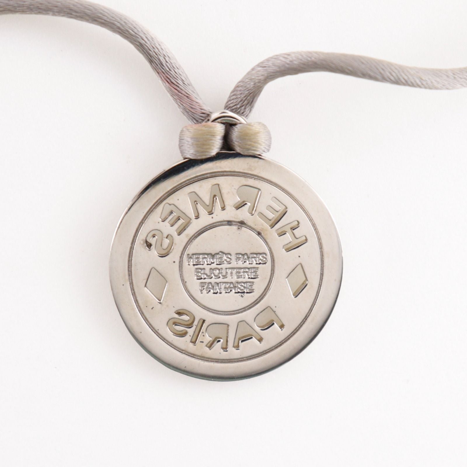 Hermes Series Medallion Silk Code Bijouterie Fantaisie Metal Gray Necklace — view 6