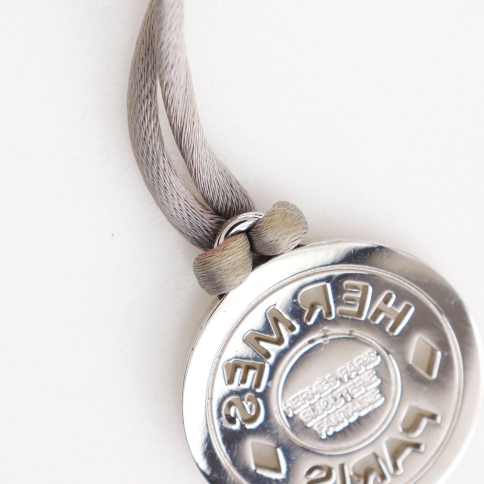 Hermes Series Medallion Silk Code Bijouterie Fantaisie Metal Gray Necklace — view 7
