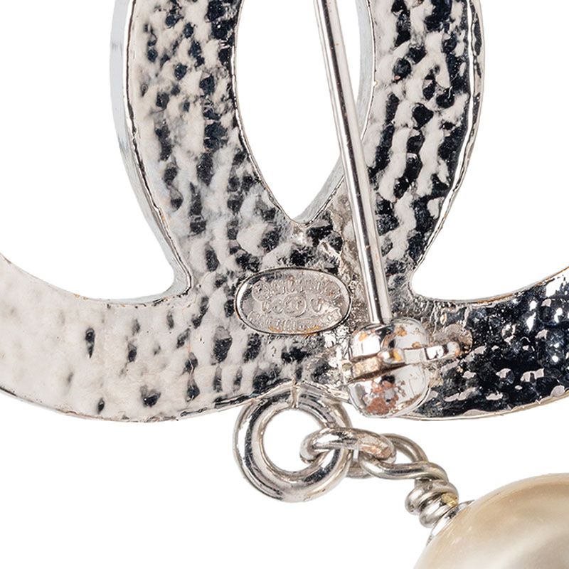 Chanel CC Logo Brooch Silver Metal Faux Pearl — view 3